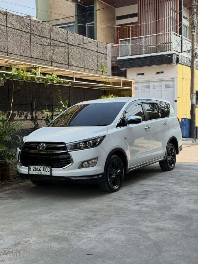 TOYOTA INNOVA VENTURER MATIC BENSIN 2019