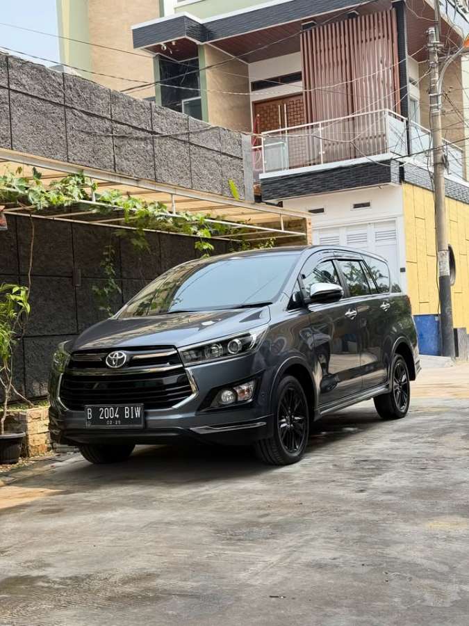 INNOVA VENTURER MATIC BENSIN 2020